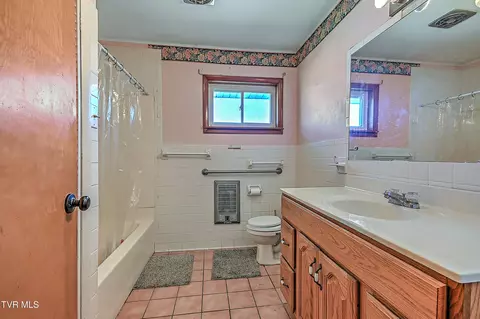 Bath - 110 Johnson Street Greeneville Tn 37745, Greeneville, TN 37745 photo 3 of 4