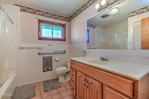 Bath - 110 Johnson Street Greeneville Tn 37745, Greeneville, TN 37745 photo 4 of 4