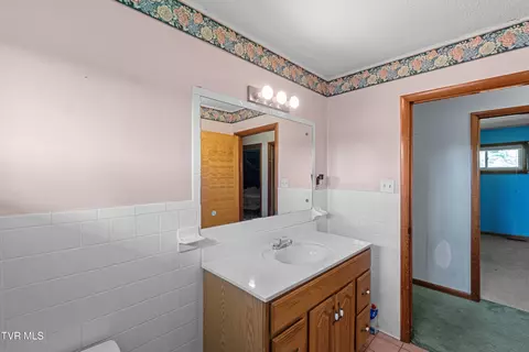 Bath - 110 Johnson Street Greeneville Tn 37745, Greeneville, TN 37745 photo 1 of 4