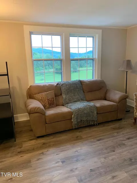 Living - 626 N Mohawk Drive Erwin Tn 37650, Erwin, TN 37650 photo 2 of 2