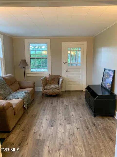 Living - 626 N Mohawk Drive Erwin Tn 37650, Erwin, TN 37650 photo 1 of 2