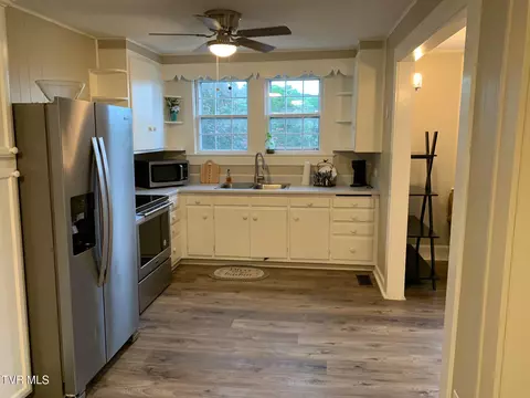 Kitchen - 626 N Mohawk Drive Erwin Tn 37650, Erwin, TN 37650 photo 2 of 3