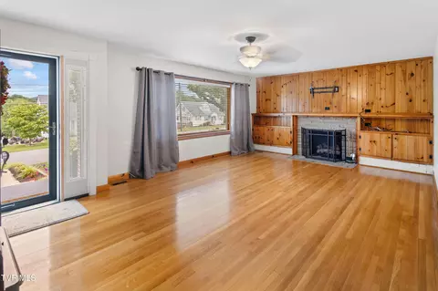 Living - 285 Cherokee Road Bristol Va 24201, Bristol, VA 24201 photo 1 of 1