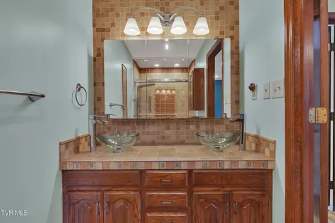 Bath - 385 Lori Circle Chuckey Tn 37641, Chuckey, TN 37641 photo 3 of 5