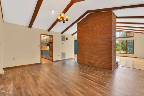 Living - 385 Lori Circle Chuckey Tn 37641, Chuckey, TN 37641 photo 7 of 10
