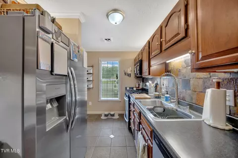 Kitchen - 806 NE Wayne Avenue 6 Abingdon Va 24210, Abingdon, VA 24210 photo 1 of 3
