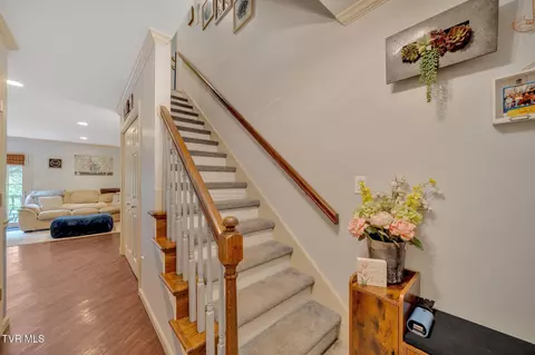 Entry Way - 806 NE Wayne Avenue 6 Abingdon Va 24210, Abingdon, VA 24210 photo 1 of 4