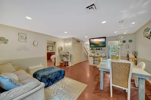 Living - 806 NE Wayne Avenue 6 Abingdon Va 24210, Abingdon, VA 24210 photo 1 of 1