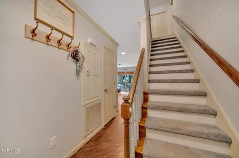 Entry Way - 806 NE Wayne Avenue 6 Abingdon Va 24210, Abingdon, VA 24210 photo 2 of 4