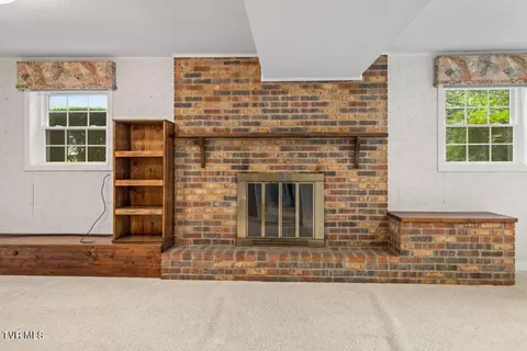 Living - 2 Mistletoe Court Johnson City Tn 37604, Johnson City, TN 37604 photo 3 of 4