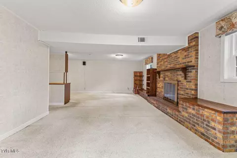 Living - 2 Mistletoe Court Johnson City Tn 37604, Johnson City, TN 37604 photo 4 of 4