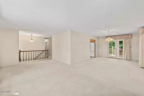 Living - 2 Mistletoe Court Johnson City Tn 37604, Johnson City, TN 37604 photo 2 of 4