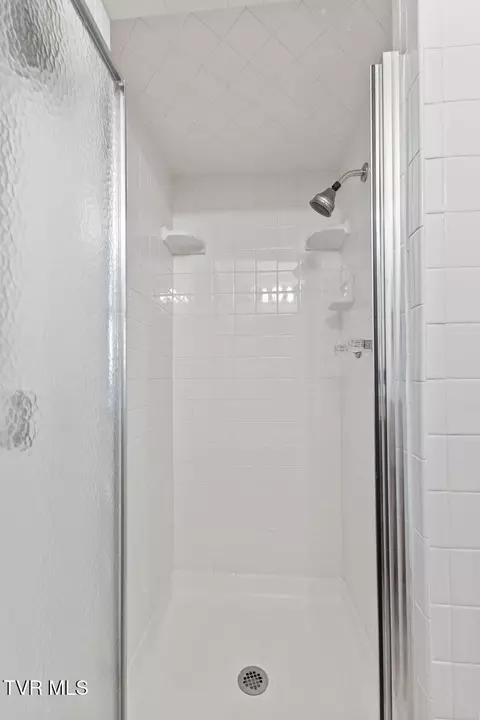 Bath - 2 Mistletoe Court Johnson City Tn 37604, Johnson City, TN 37604 photo 7 of 8