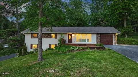 1701 Woodridge Drive Johnson City Tn 37604, Johnson City, TN 37604