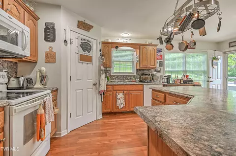 Kitchen - 1495 Fishpond Road Chuckey Tn 37641, Chuckey, TN 37641 photo 3 of 3