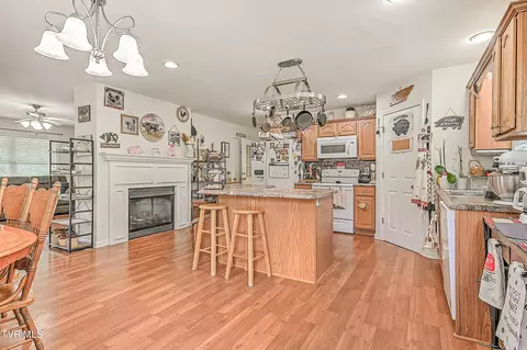 Kitchen - 1495 Fishpond Road Chuckey Tn 37641, Chuckey, TN 37641 photo 2 of 3
