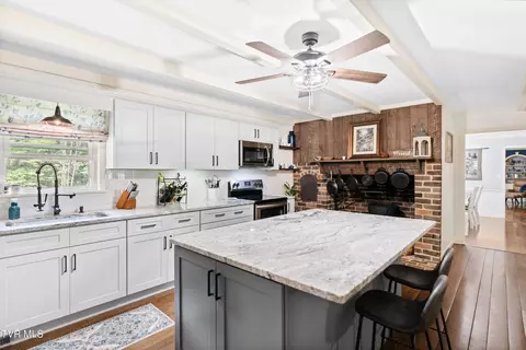 Kitchen - 291 Pepper Mill Road Chuckey Tn 37641, Chuckey, TN 37641 photo 4 of 7