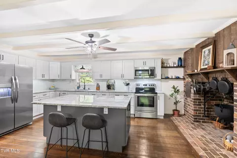 Kitchen - 291 Pepper Mill Road Chuckey Tn 37641, Chuckey, TN 37641 photo 1 of 7