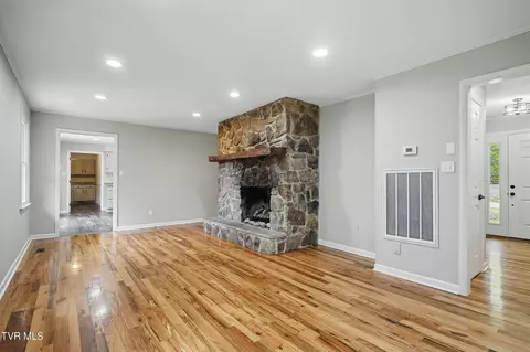Living - 5530 Paramont Road Wise Va 24293, Wise, VA 24293 photo 1 of 8