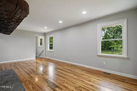 Living - 5530 Paramont Road Wise Va 24293, Wise, VA 24293 photo 2 of 8
