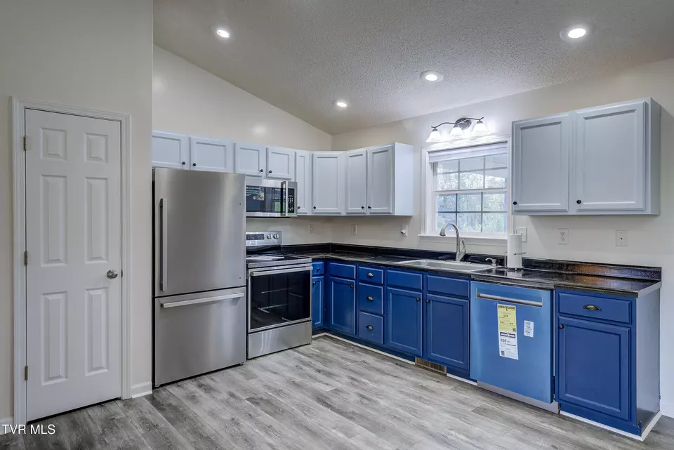 Kitchen - 312 Stockyard Road Telford Tn 37690, Telford, TN 37690 photo 3 of 3