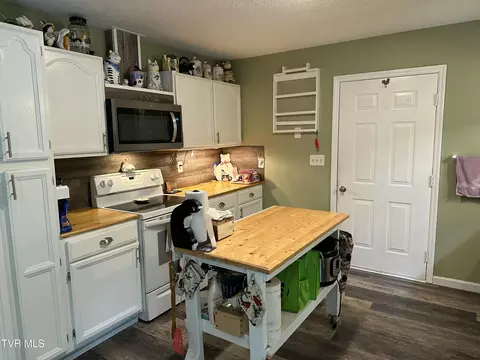 Kitchen - 550 Escape Mountain Road Hampton Tn 37658, Hampton, TN 37658 photo 2 of 2
