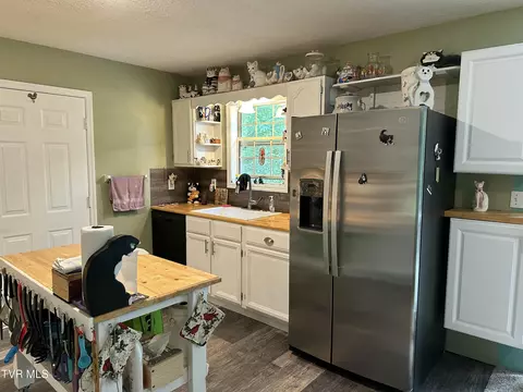 Kitchen - 550 Escape Mountain Road Hampton Tn 37658, Hampton, TN 37658 photo 1 of 2