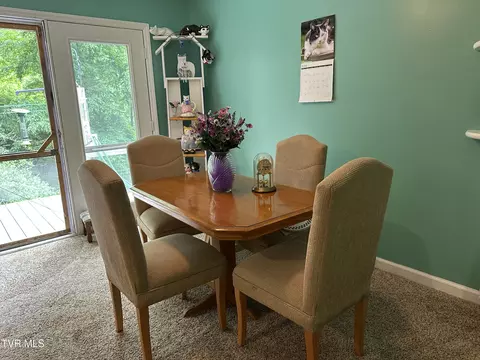 Dining - 550 Escape Mountain Road Hampton Tn 37658, Hampton, TN 37658 photo 1 of 2