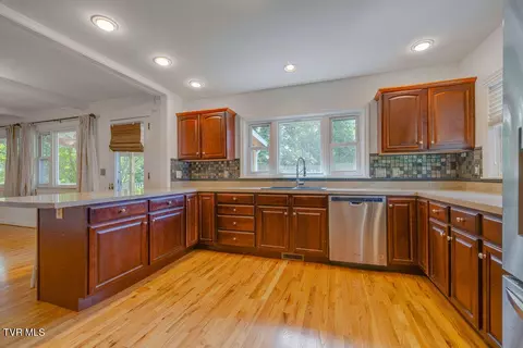 506 E 10th Avenue Johnson City Tn 37601, Johnson City, TN 37601 photo 19