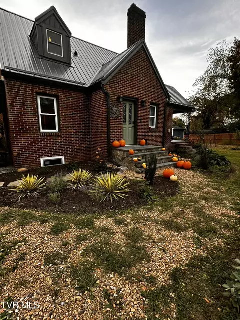 461 S Shady Avenue Damascus Va 24236, Damascus, VA 24236