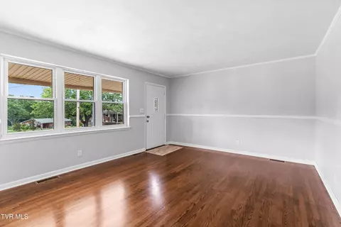 Living - 40 Hillside Court Greeneville Tn 37745, Greeneville, TN 37745 photo 2 of 3