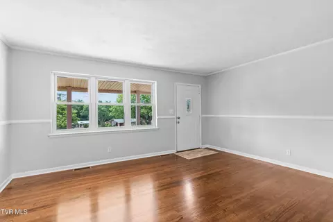 Living - 40 Hillside Court Greeneville Tn 37745, Greeneville, TN 37745 photo 3 of 3