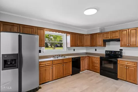 Kitchen - 40 Hillside Court Greeneville Tn 37745, Greeneville, TN 37745 photo 1 of 3