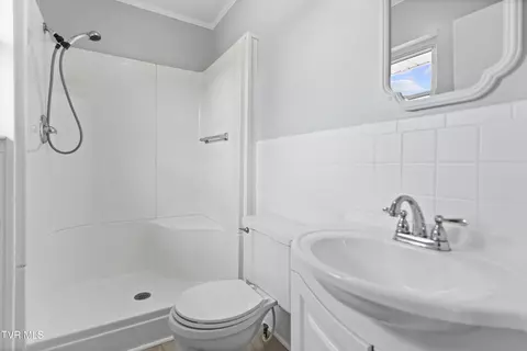Bath - 40 Hillside Court Greeneville Tn 37745, Greeneville, TN 37745 photo 3 of 3