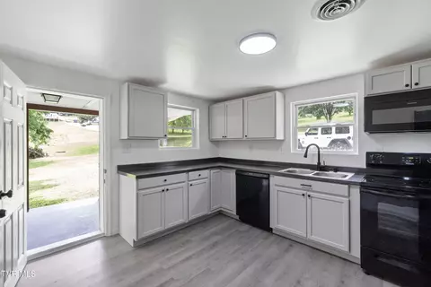 Kitchen - 265 Hightop Road Midway Tn 37809, Midway, TN 37809 photo 3 of 3