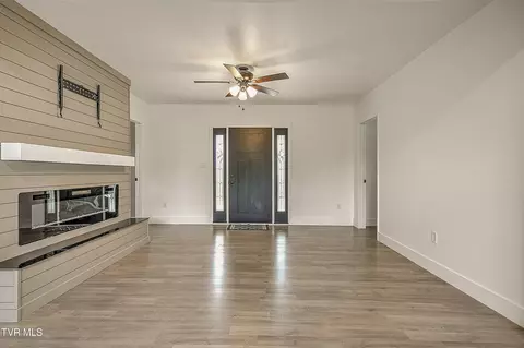 Living - 307 Center Street Gray Tn 37615, Gray, TN 37615 photo 4 of 13