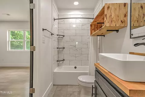 Bath - 307 Center Street Gray Tn 37615, Gray, TN 37615 photo 1 of 6