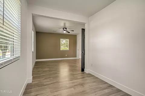 Living - 307 Center Street Gray Tn 37615, Gray, TN 37615 photo 11 of 13