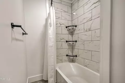 Bath - 307 Center Street Gray Tn 37615, Gray, TN 37615 photo 5 of 6