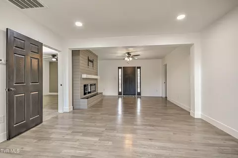 Living - 307 Center Street Gray Tn 37615, Gray, TN 37615 photo 10 of 13