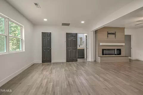 Living - 307 Center Street Gray Tn 37615, Gray, TN 37615 photo 8 of 13