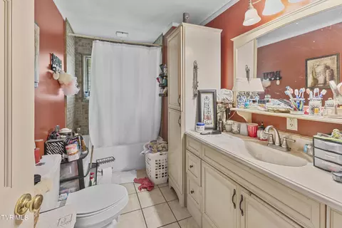 Bath - 720 Holly Ave Erwin Tn 37650, Erwin, TN 37650 photo 1 of 2