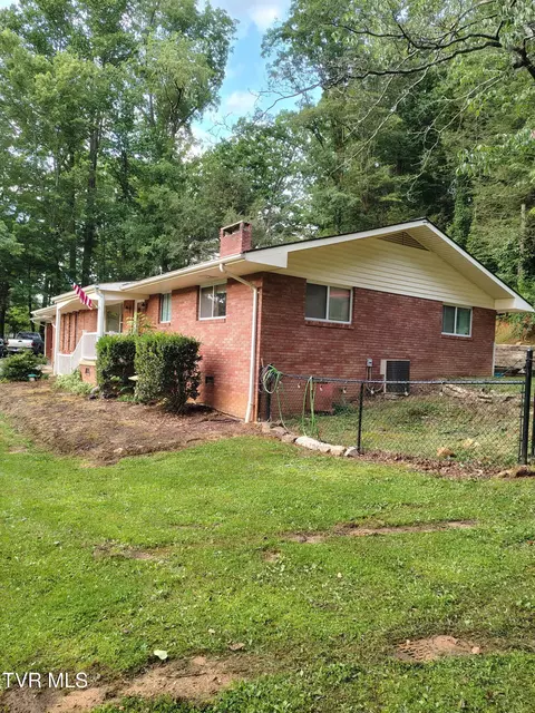 Exterior - 720 Holly Ave Erwin Tn 37650, Erwin, TN 37650 photo 4 of 11