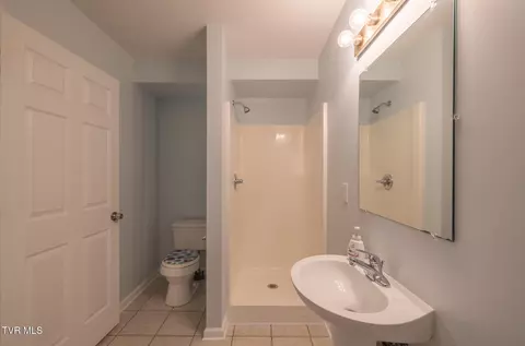 Bath - 5 Pinehurst Court Limestone Tn 37681, Limestone, TN 37681 photo 4 of 4
