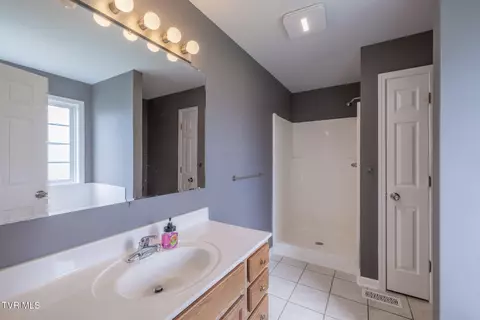 Bath - 5 Pinehurst Court Limestone Tn 37681, Limestone, TN 37681 photo 2 of 4