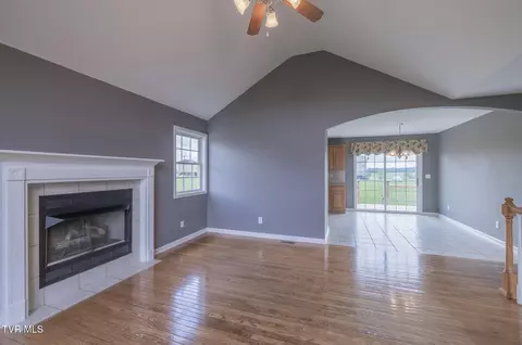 Living - 5 Pinehurst Court Limestone Tn 37681, Limestone, TN 37681 photo 2 of 3