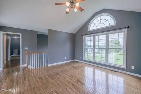 Living - 5 Pinehurst Court Limestone Tn 37681, Limestone, TN 37681 photo 3 of 3