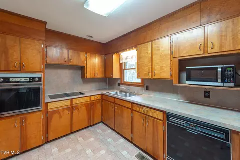 Kitchen - 110 Richard Lane Fall Branch Tn 37656, Fall Branch, TN 37656 photo 1 of 6