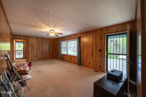 Living - 110 Richard Lane Fall Branch Tn 37656, Fall Branch, TN 37656 photo 1 of 2