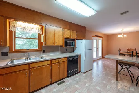 Kitchen - 110 Richard Lane Fall Branch Tn 37656, Fall Branch, TN 37656 photo 4 of 6